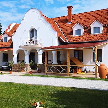 Regori Haz Hotel Balatongyorok Luaran gambar