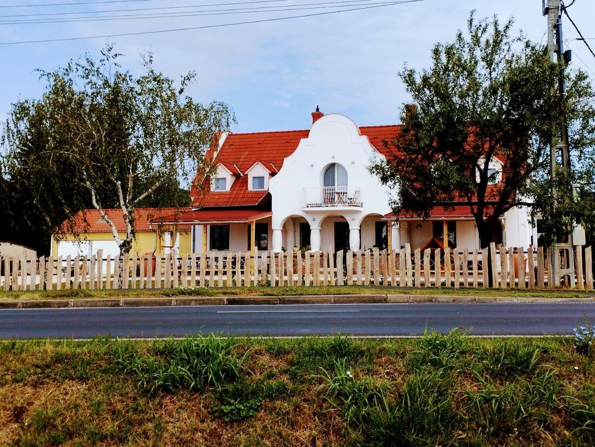 Regori Haz Hotel Balatongyorok Luaran gambar
