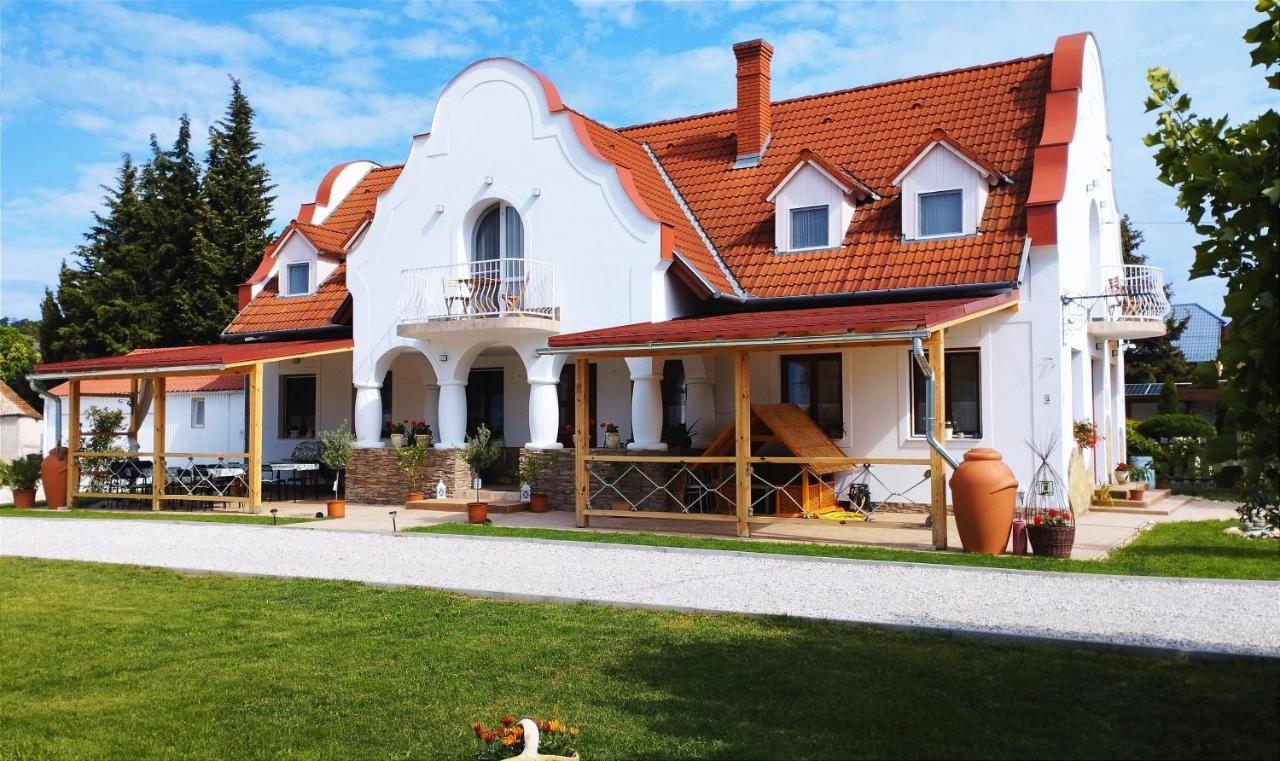 Regori Haz Hotel Balatongyorok Luaran gambar